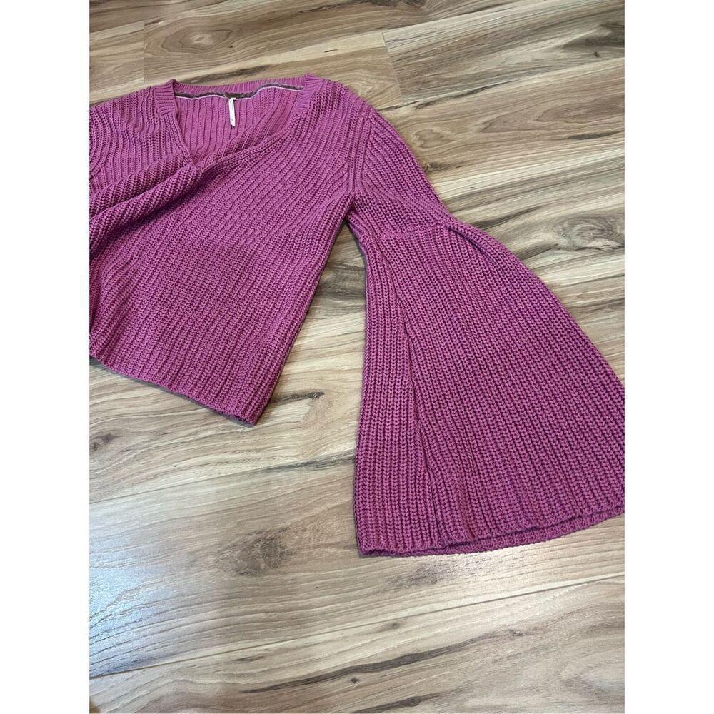 FREE PEOPLE Rose Pink Damsel Bell Sleeve Cotton V-neck Sweater M - Picture 11 of 11
